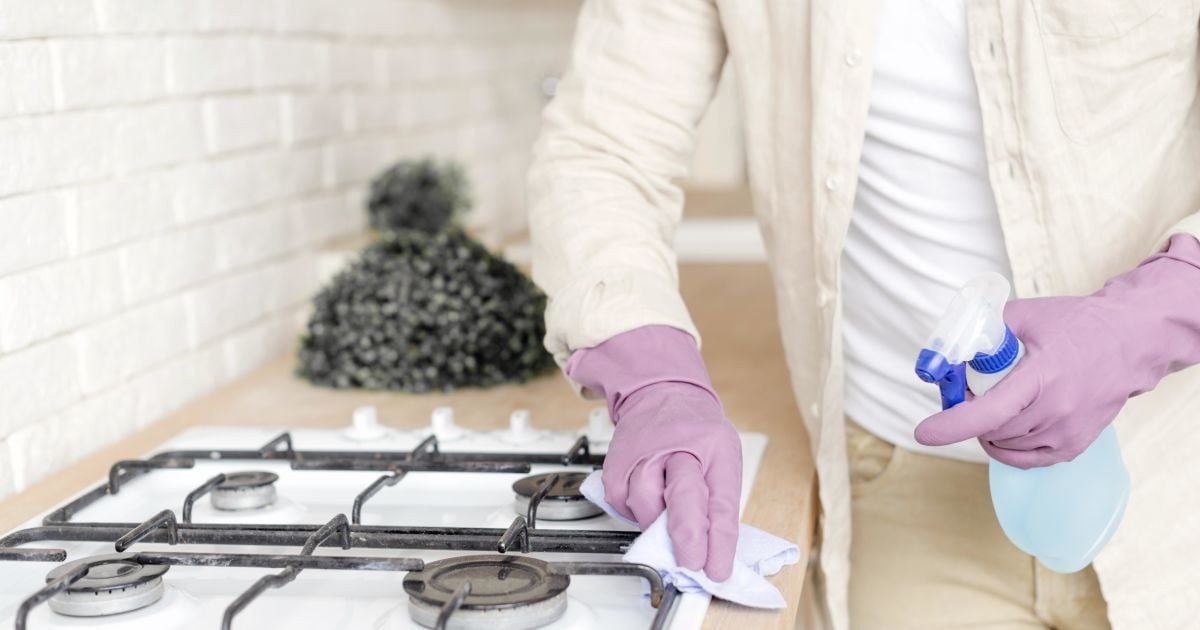 Легкий и быстрый способ почистить решетку газовой плиты: советы от Act-Okna.ru