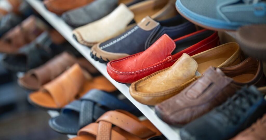 Лайфхак для покупателей: влажная салфетка поможет сохранить обувь и деньги в магазине