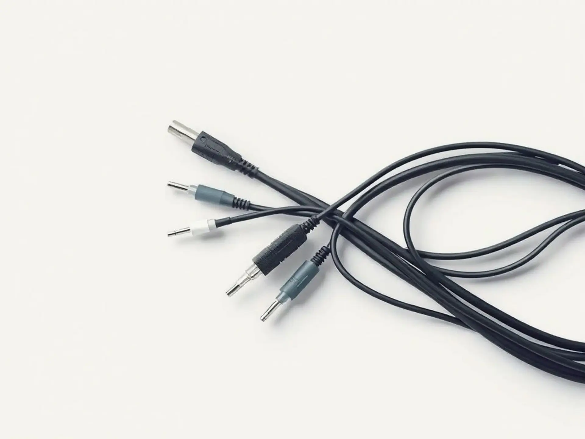 Как правильно проложить электронные коммуникации: полезные советы для строительства и ремонта