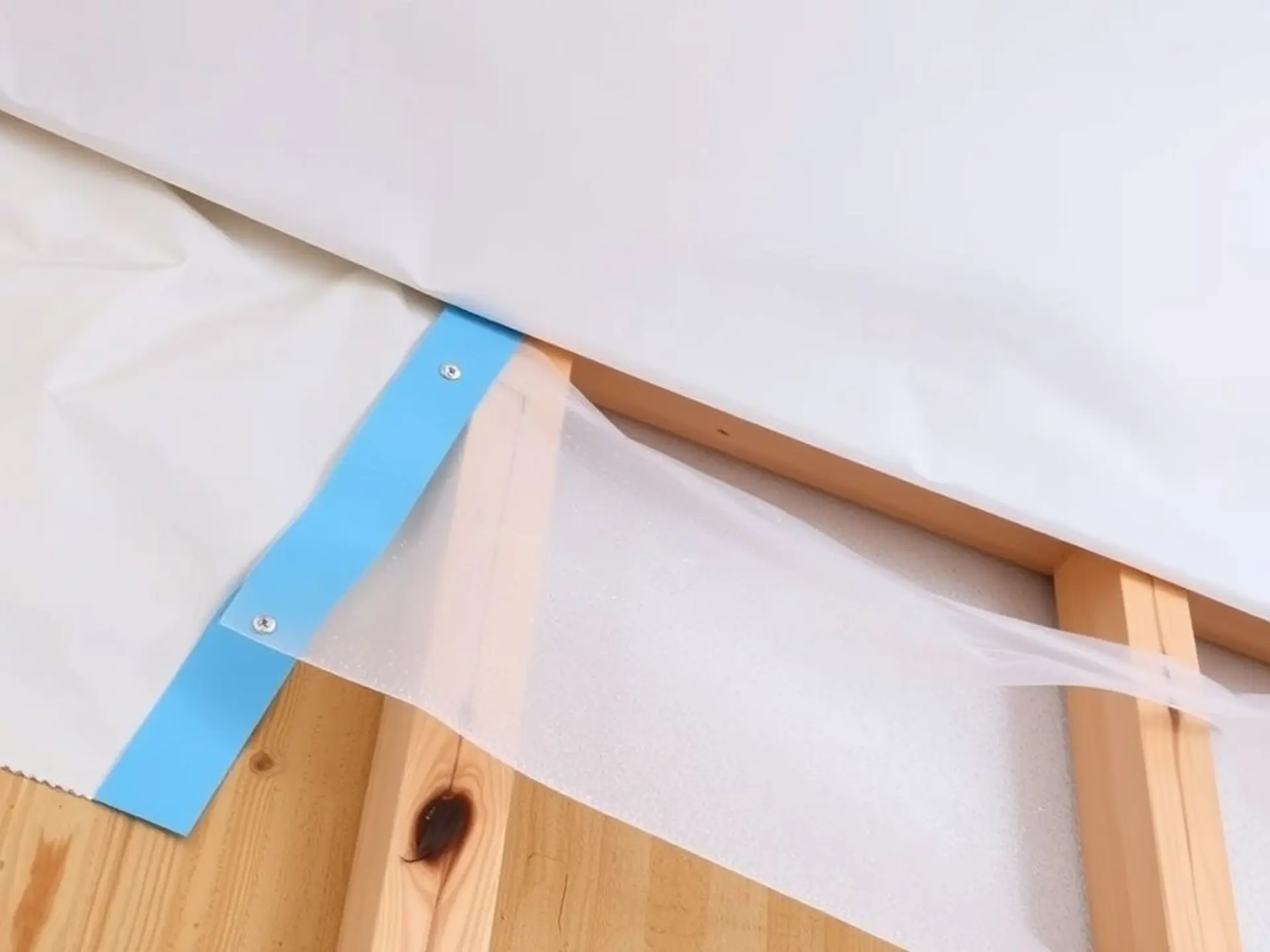 Распространённые ошибки при монтаже пароизоляции в стенах и способы их устранения